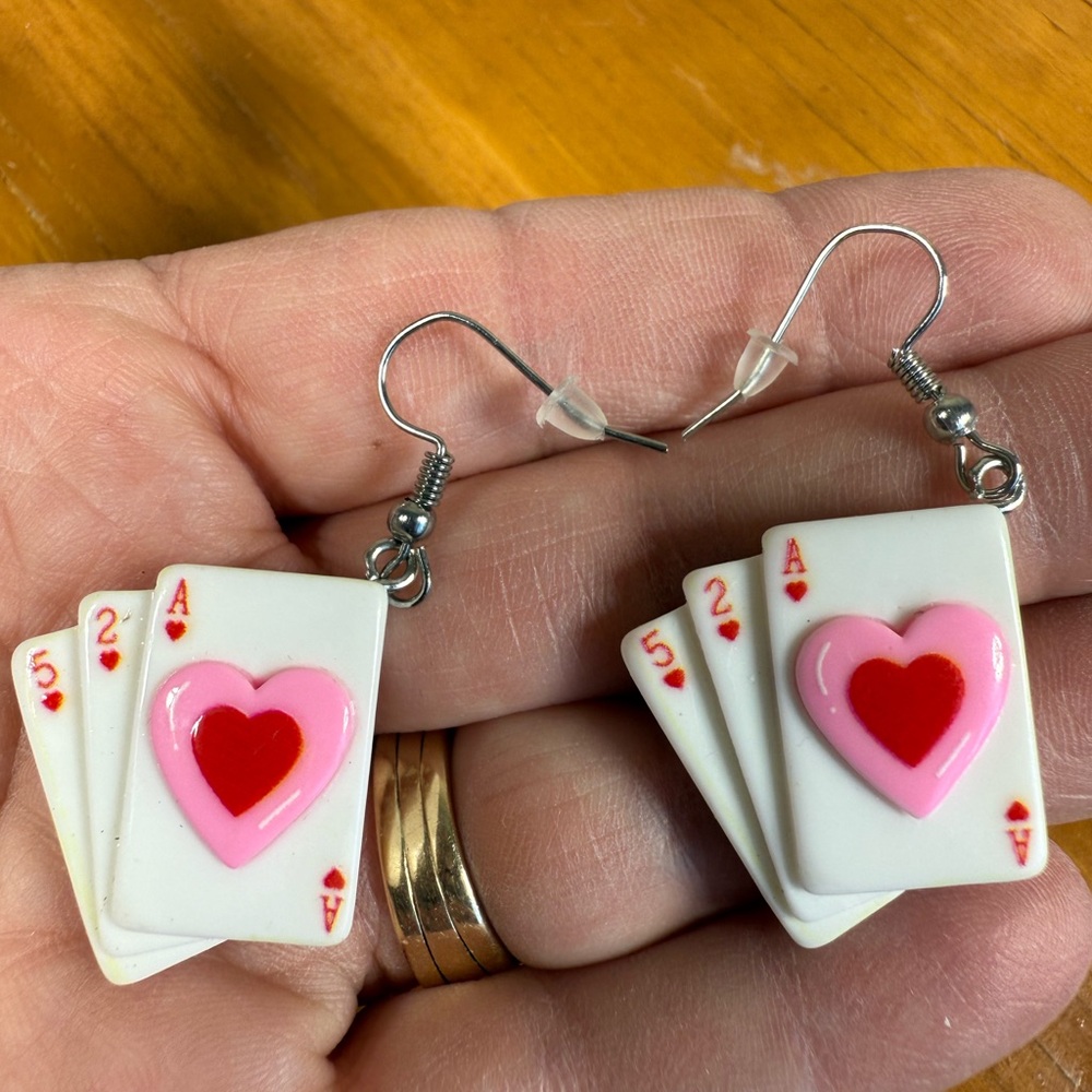 Playing Card‎ Heart Earrings